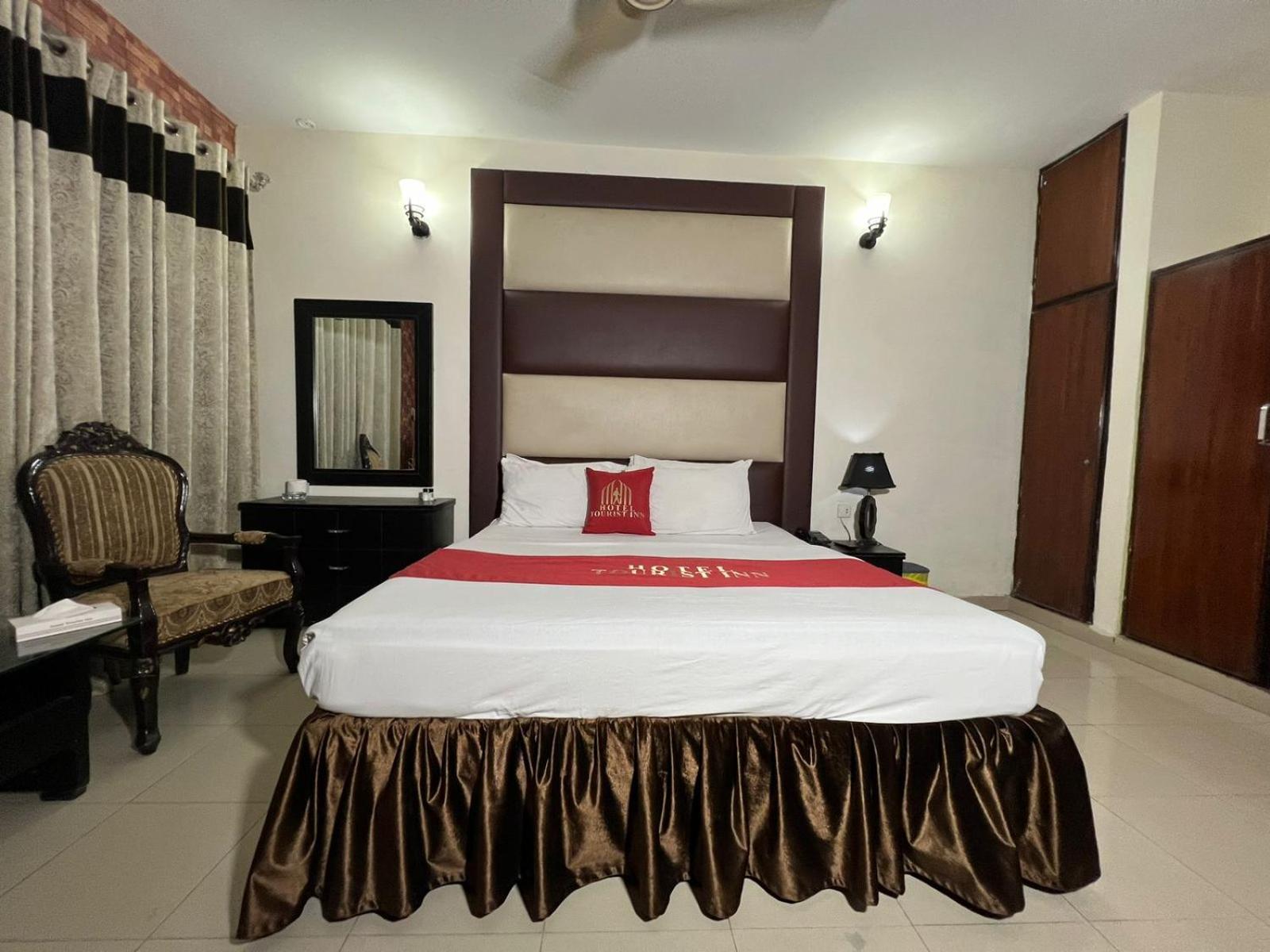 Hotel Tourist Inn Lahore Eksteriør bilde